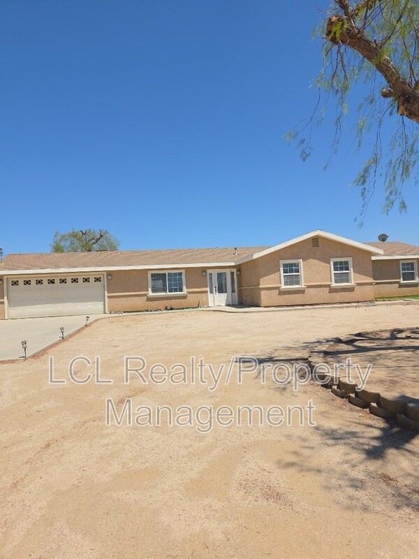 Foto principal - 18776 Haines St
