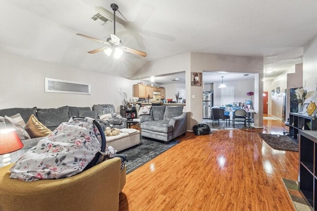 Foto del edificio - 3903 Kelsey Trail Ln