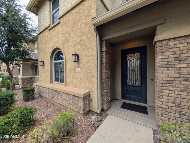 Building Photo - 923 S Osborn Ln