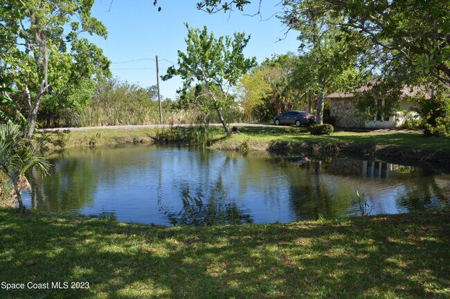 Foto del edificio - 1045 Pine Island Rd