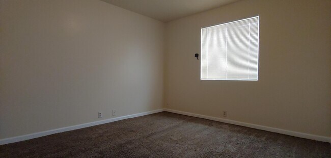Foto del edificio - 12824 Skyline Rd NE