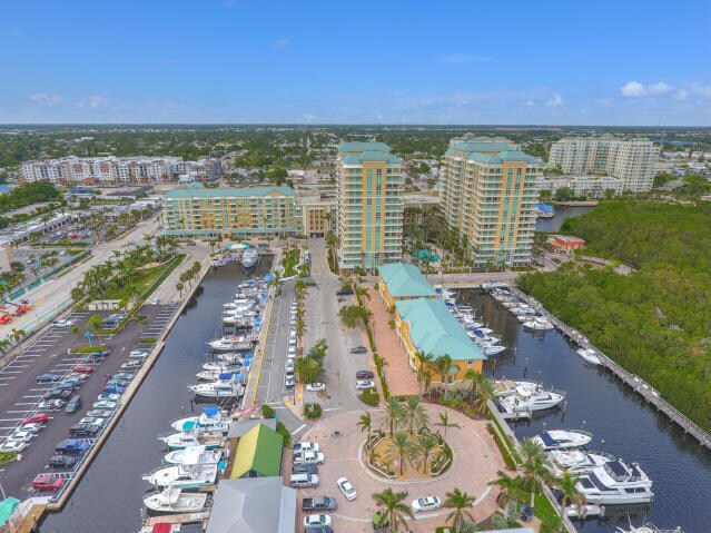 Building Photo - 700 E Boynton Beach Blvd