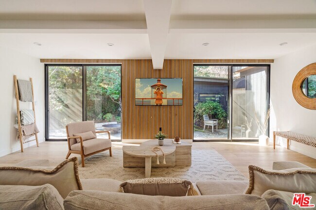 Foto del edificio - 4173 Sunswept Dr