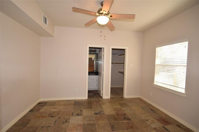 Foto del edificio - 1331 W 21st St