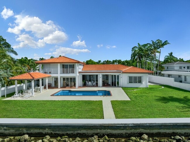 Building Photo - 1730 Bay Dr