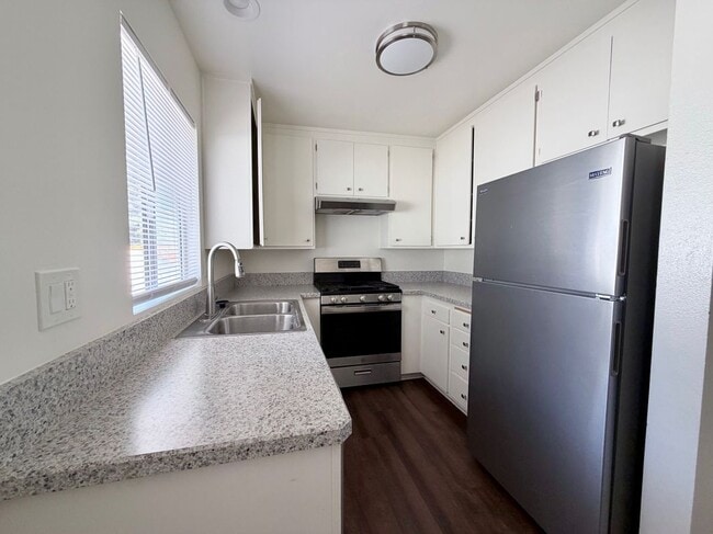 Building Photo - 1021 San Andres St