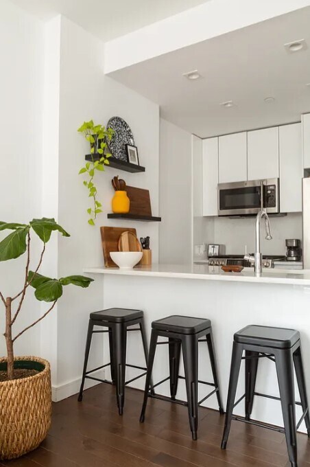 Foto del edificio - 511 W 36th St.