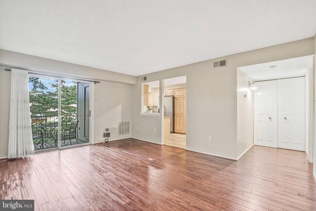 Building Photo - 7756 New Providence Dr