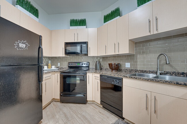 Building Photo - The Montrose