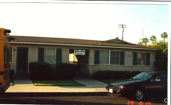 Building Photo - Adele Apartments