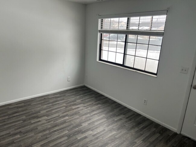 Foto del edificio - Beautifully updated townhouse, air conditi...