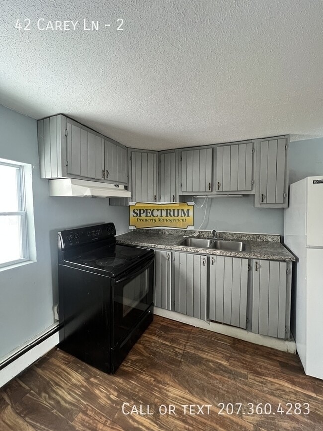 Building Photo - 42 Carey Ln