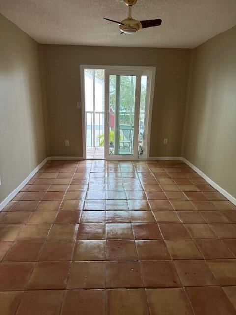 Foto del edificio - 418 Beach Park Ln