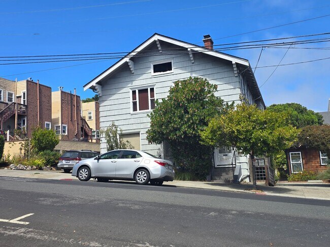 Building Photo - Washington Ave 212-218