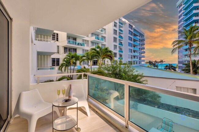 Foto del edificio - 5050 Collins Ave