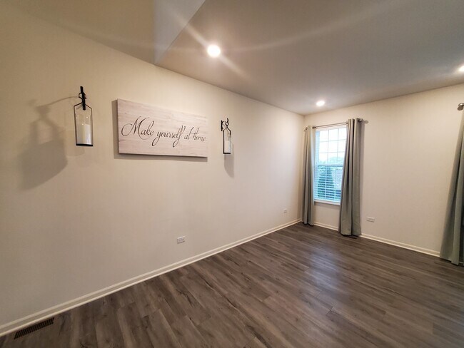 Building Photo - 15009 Quincy Cir