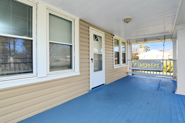 Building Photo - 29 Beach Rd Hampton VA 23664