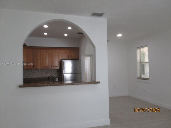 Foto del edificio - 4245 SW 7th St