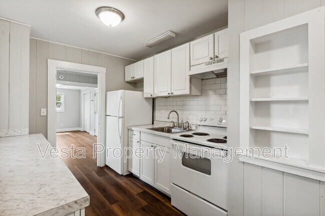 Foto del edificio - 4 Farrwood Ave