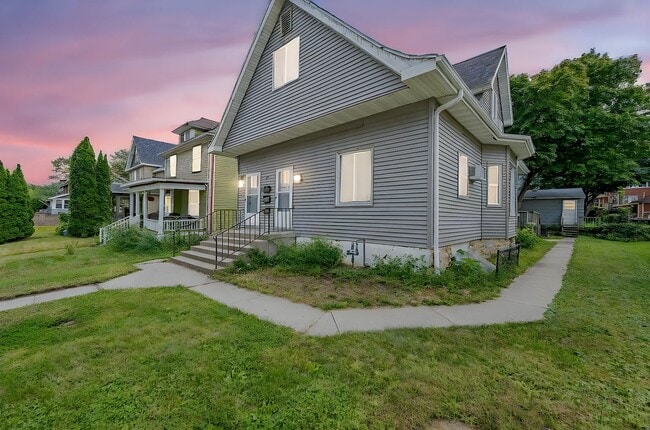 Front/side. - 315 W Pleasant St