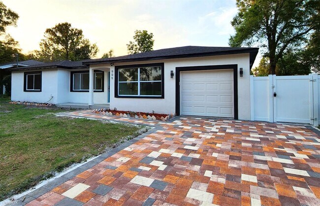 Building Photo - 3 br, 1 bath House - 909 i W Country Club ...