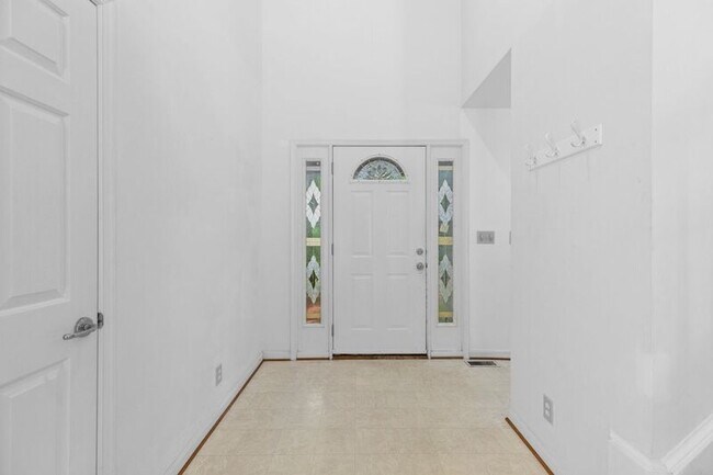 Building Photo - 392 Sanford Dr