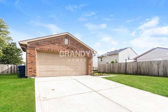 Building Photo - Half Month FREE RENT!!  Experience the Ext...