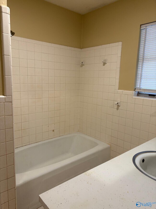 Foto del edificio - 4 Cloverleaf Dr