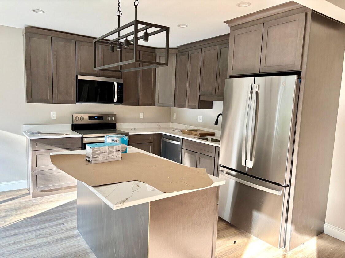 Brand New 3 Bedroom Townhouse for Rent - Brand New 3 Bedroom Townhouse for Rent