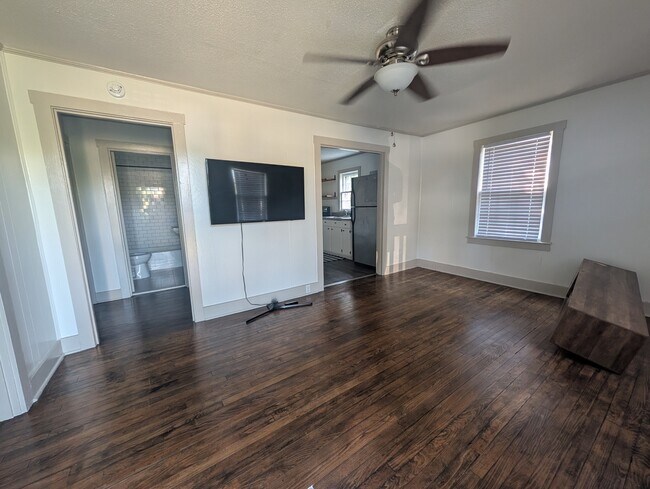 Foto del edificio - 923 E Valley Dr