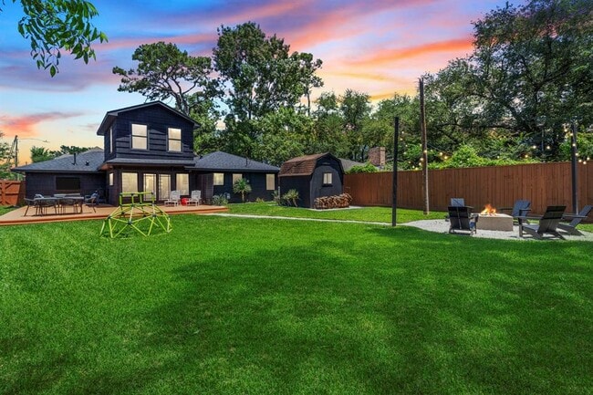 Building Photo - 8537 Panatella Dr