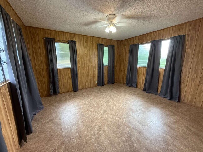 Foto del edificio - Cozy Detached 1BR/1BA Cottage in Pearl City – Private, Convenient, and Comfortable