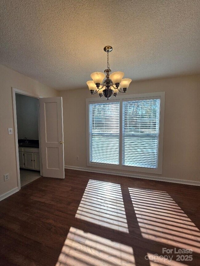 Foto del edificio - 3738 Sweetgrass Ln