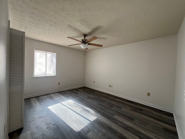 Foto del edificio - **FALL PRELEASING** Spacious 1/1 within walking distance to campus and downtown!