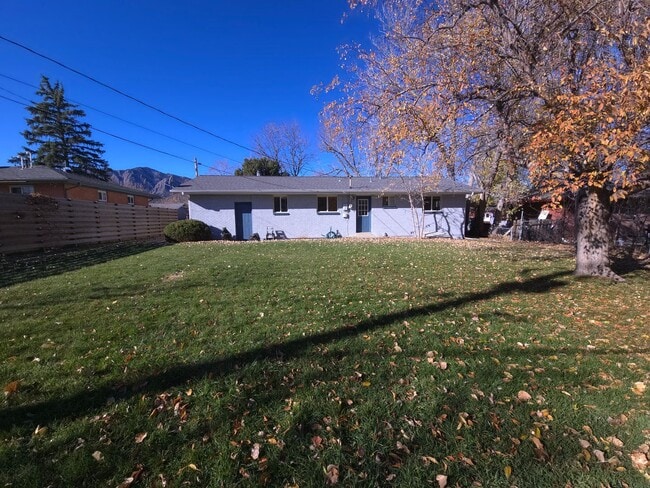 Building Photo - AVAILABLE NOW Recently Updated Ranch Home ...