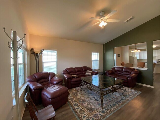 Building Photo - 10011 Sugarvine Ln