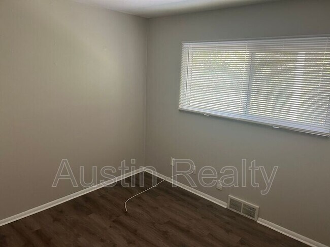 Foto del edificio - 8630 Burton Ave