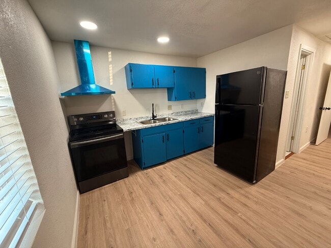 Foto del edificio - 4200 Gram Ln