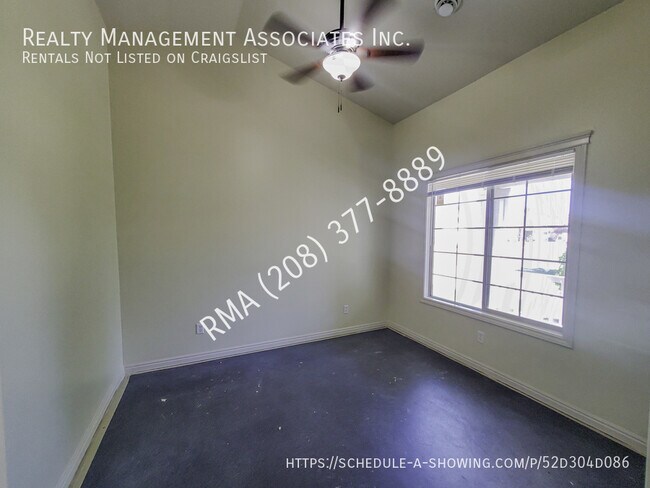 Foto del edificio - 17659 Monarch Way