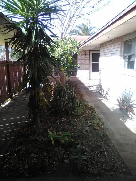Building Photo - 3118 Bimini Dr