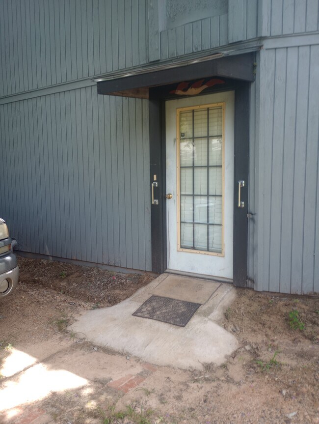 Foto del edificio - 132 Lindsey Rd