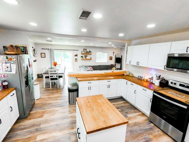 Foto del edificio - 631 Rosalie Way