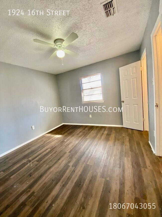 Building Photo - $499 Move-In Special (+ admin fee) + $0 De...