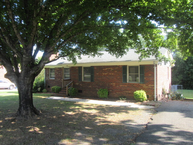 Primary Photo - 643 Lancer Dr Concord, NC 28027