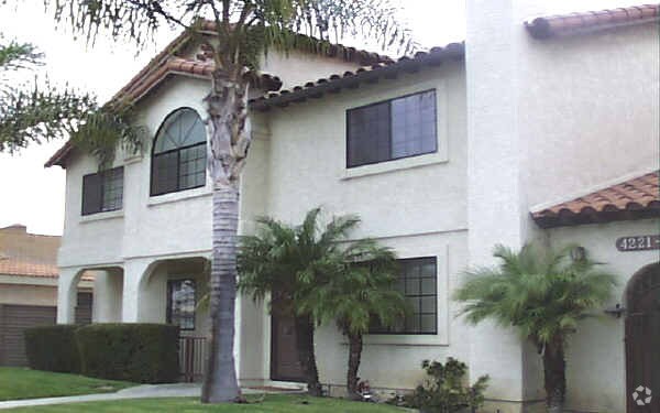 Foto del edificio - 4221-4227 Green Ave
