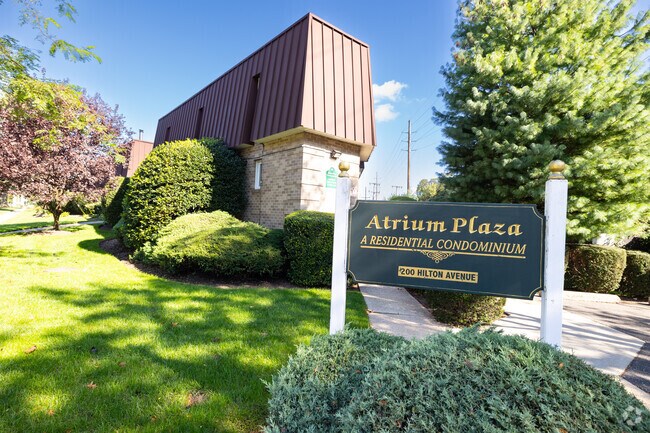 Entrada del edificio - Atrium Plaza Condominium