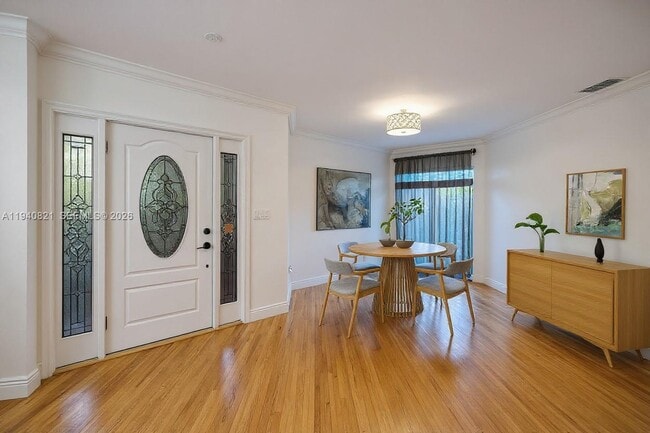 Foto del edificio - 648 Sevilla Ave