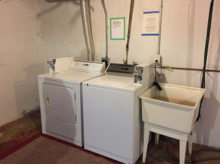 Primary Photo - 1 Bed 1 Bath Apartment in a Triplex Close ...