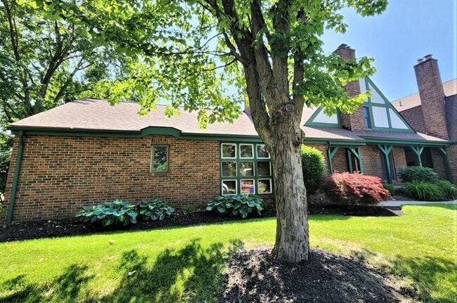 Building Photo - 4554 Sandringham Dr