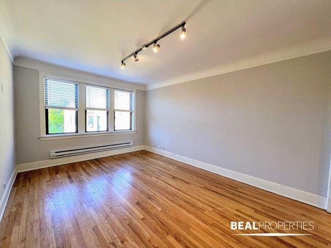 Foto del edificio - 0 bedroom in CHICAGO IL 60647
